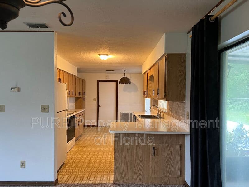 Ocala House: 3242 NE 32 Avenue