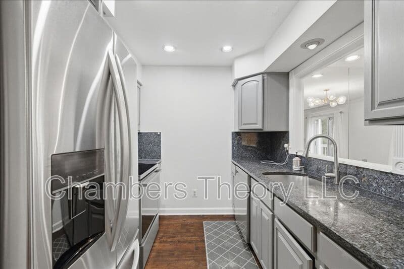 Arlington Condo: 2101 N Rolfe St