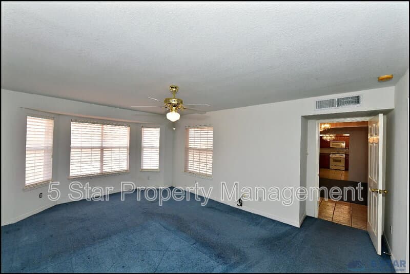 El Paso House: 14101 Koshare Ct