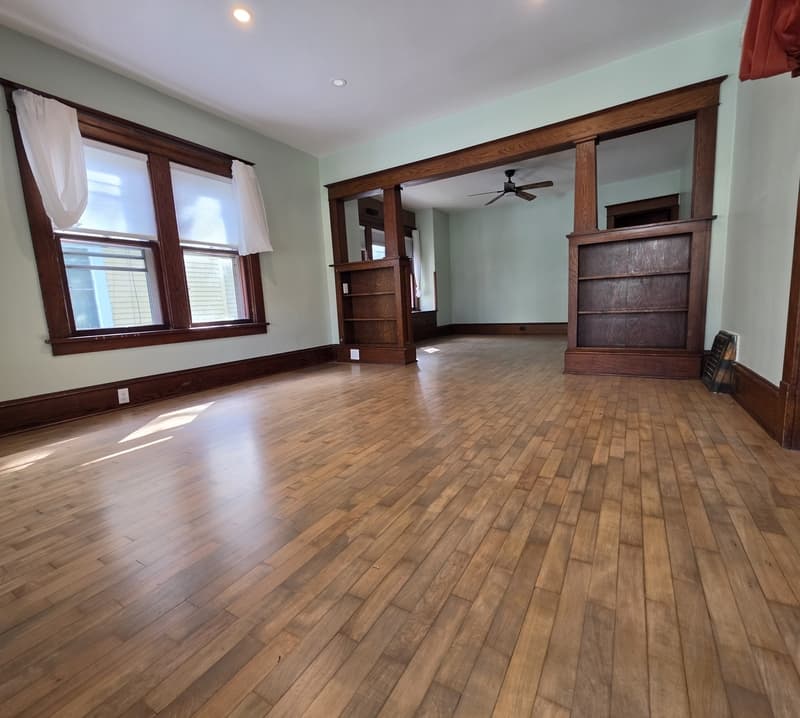 Oshkosh Condo: 343 West 14th Avenue - 343 Lower