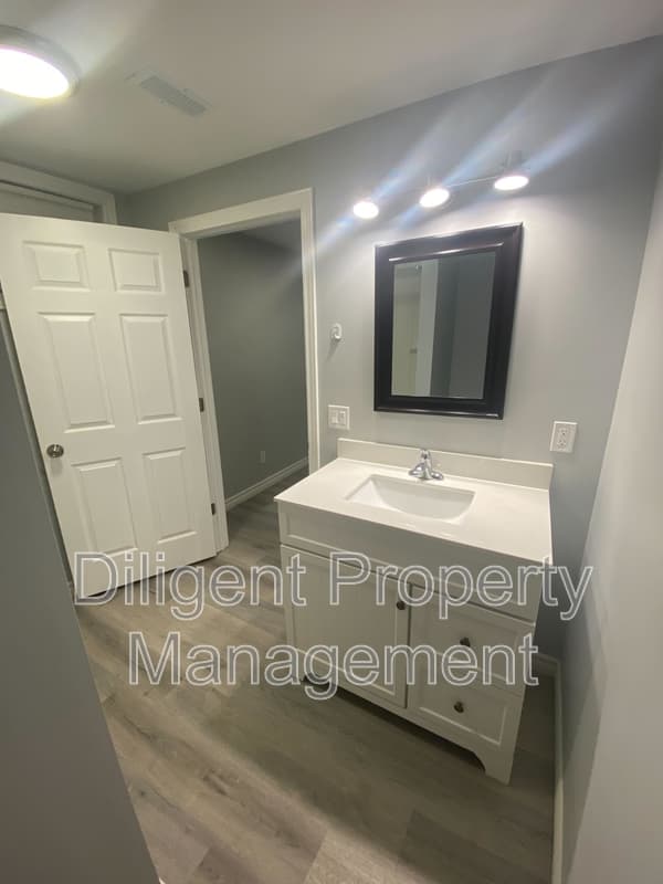 Peterborough House: 260 Lansdowne St W
