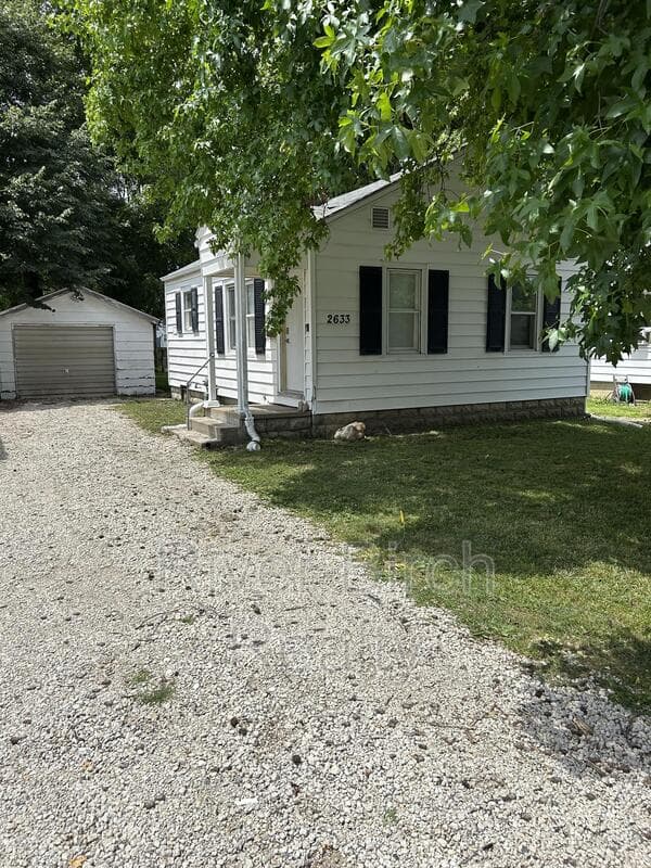 Springfield House: 2633 South Whittier Avenue
