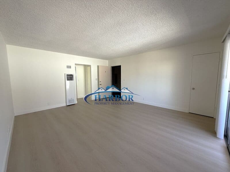 Inglewood Condo: 213 W Manchester Blvd