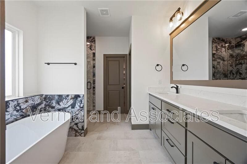 Centerton House: 1241 Mammoth St