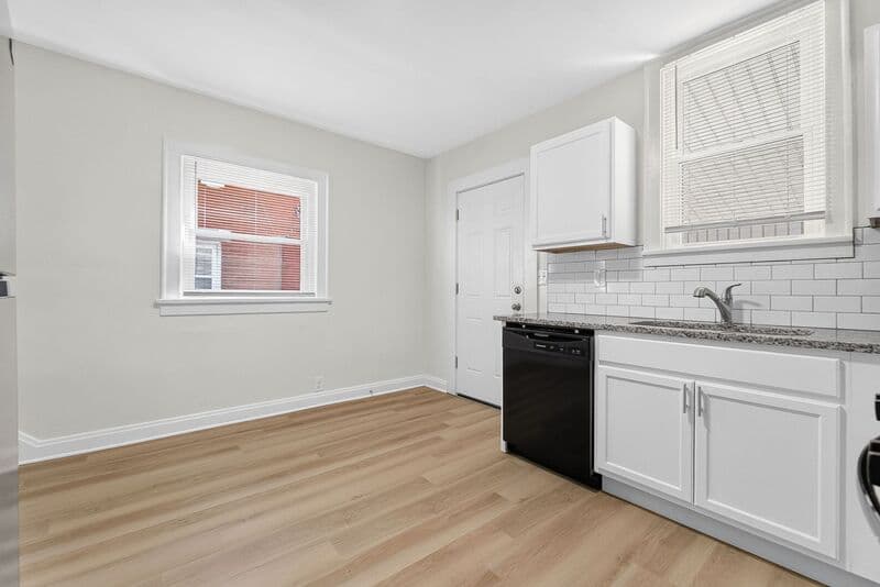 Columbus House: 2823 Sullivant Ave