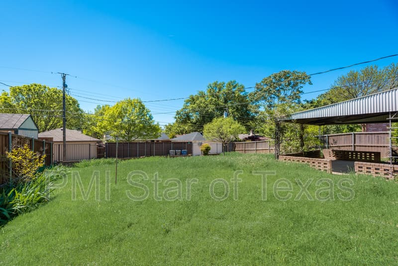 Dallas House: 11643 Rogue Way