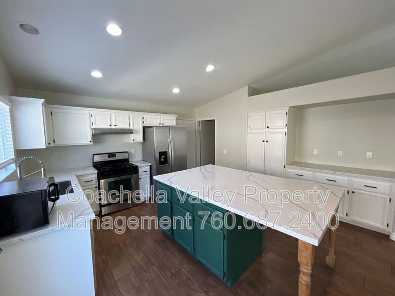 Indio House: 43209 Avenida Isabella