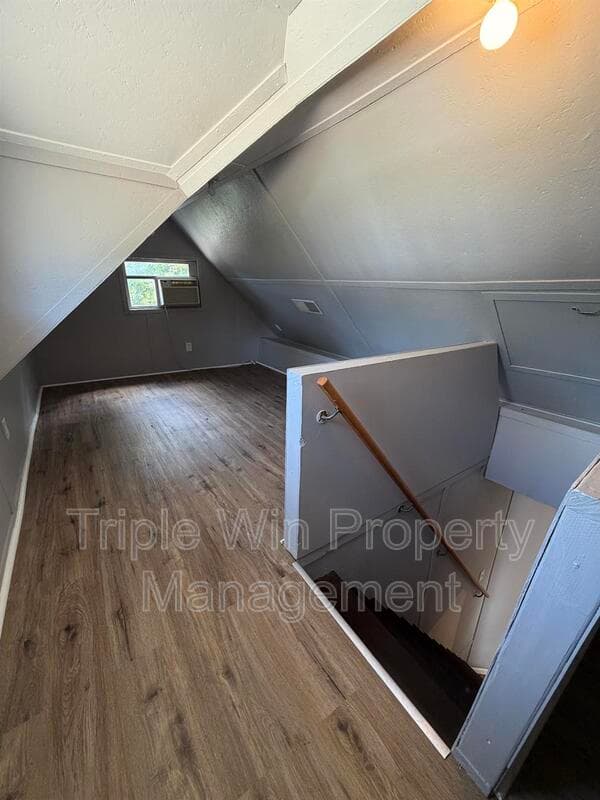 Maplewood House: 7790 Folk Ave.
