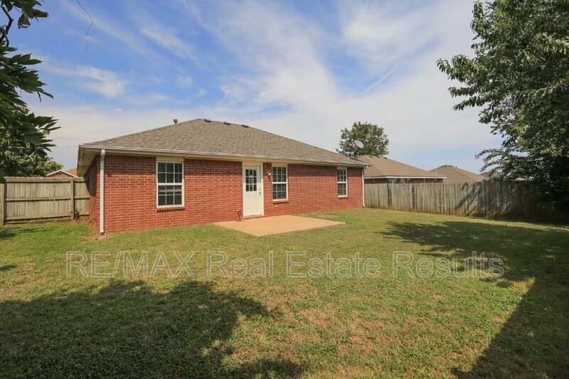 Centerton House: 1071 Evergreen St