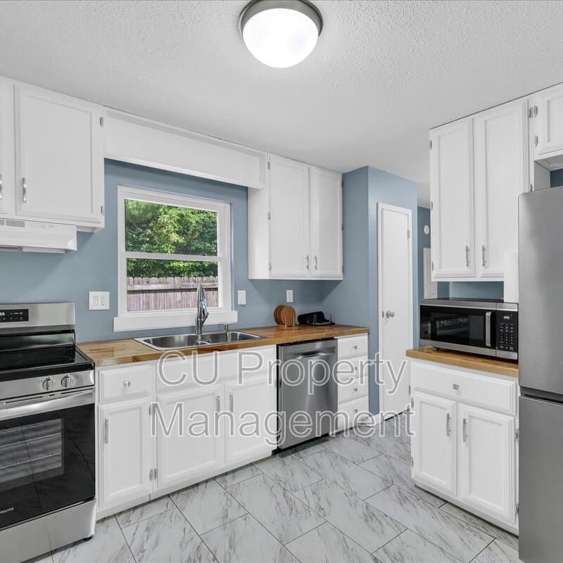 Champaign House: 610A English Creek Court