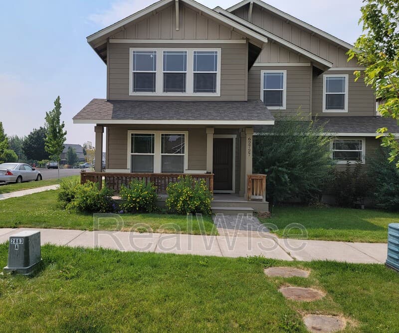 Bend House: 62727 Hawkview Rd
