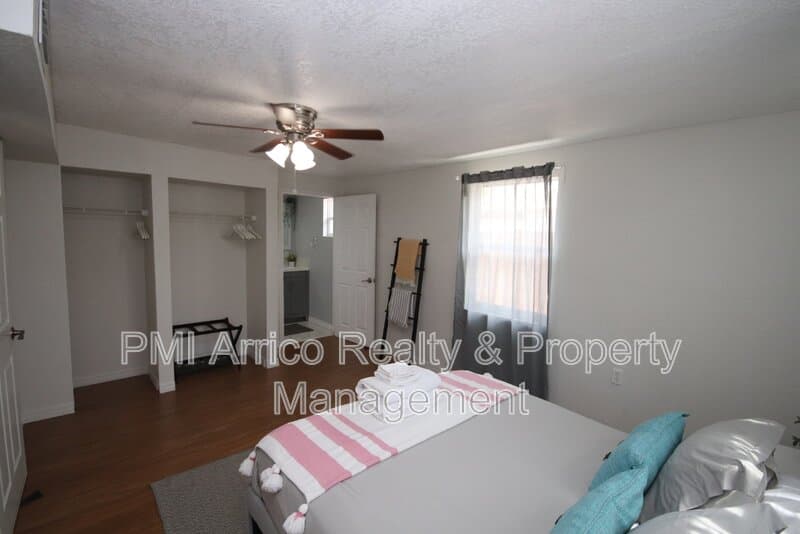 Tampa House: 1918 W Walnut St