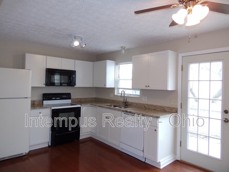 Columbus House: 7839 Meadowhaven Blvd
