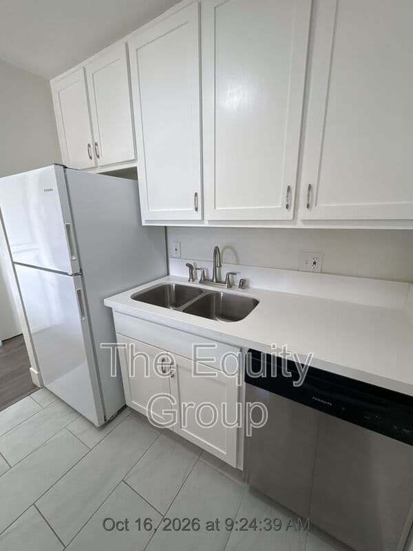 Visalia House: 3515 W Campus Ave -1