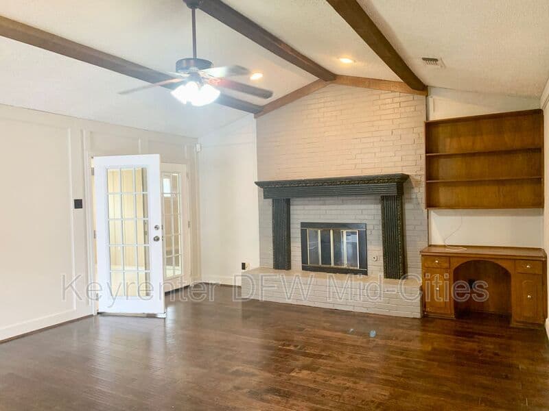 Irving House: 505 E Scotland Dr