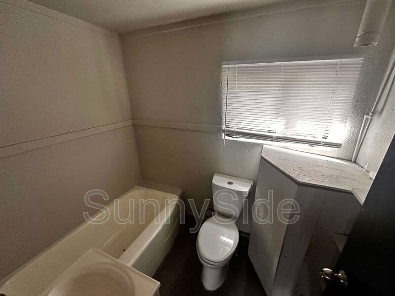 Orlando Condo: Unit 7 8105 W Colonial