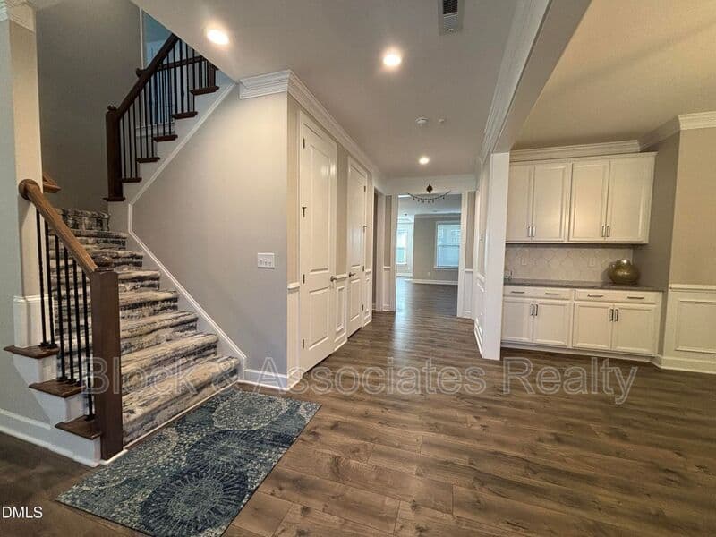 Wake Forest House: 2020 Edens Ridge