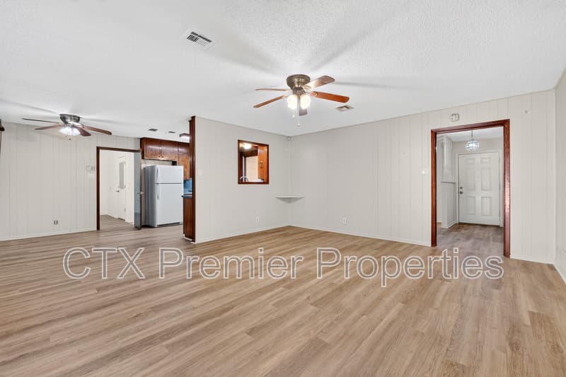 Temple House: 506 Arapaho Drive