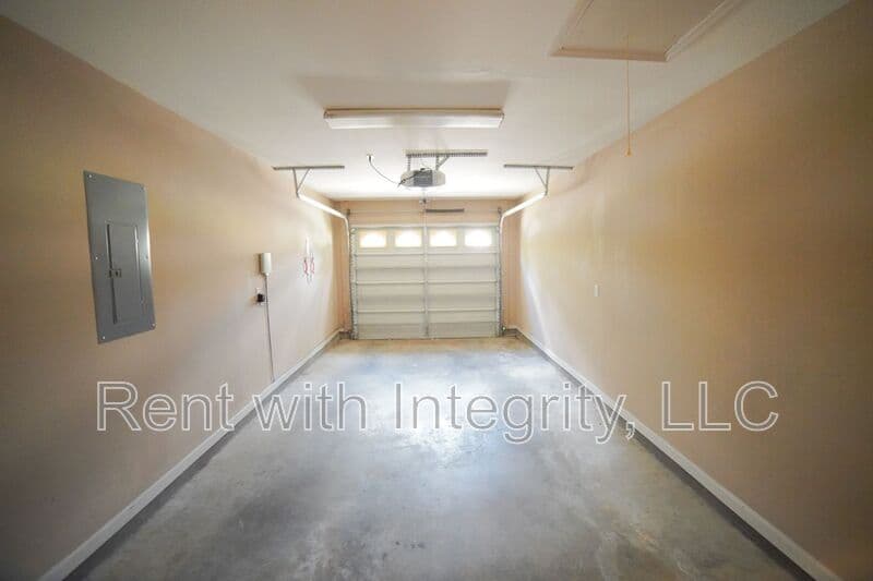 Tallahassee House: 1060 Kingdom Drive