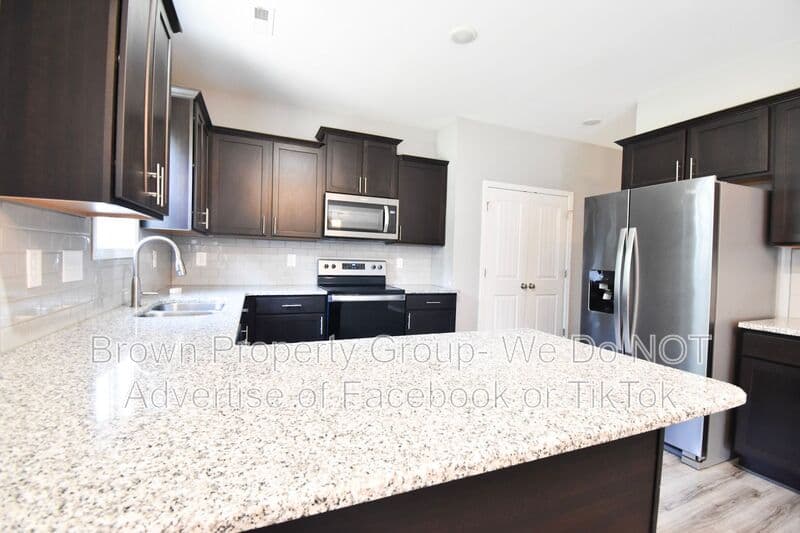 Raeford House: 240 Fieldbrook St