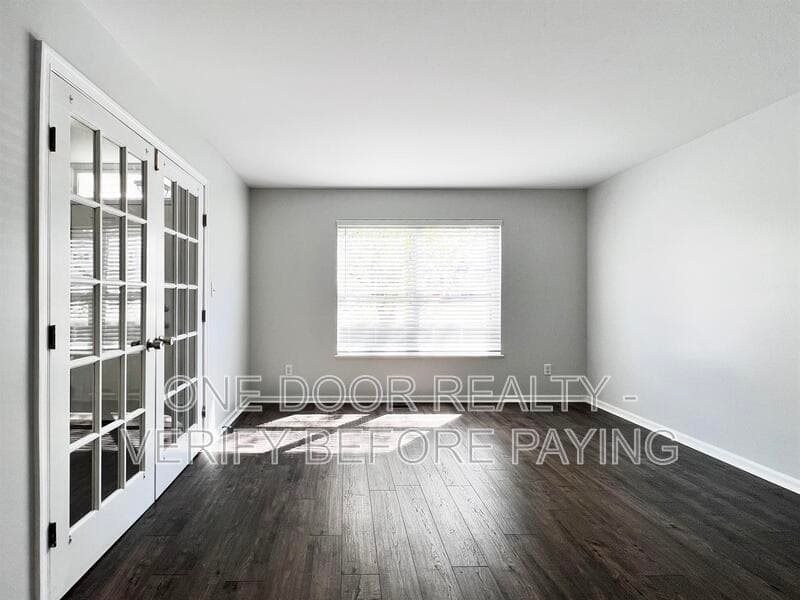 Williamsburg House: 120 Low Ridge Rd
