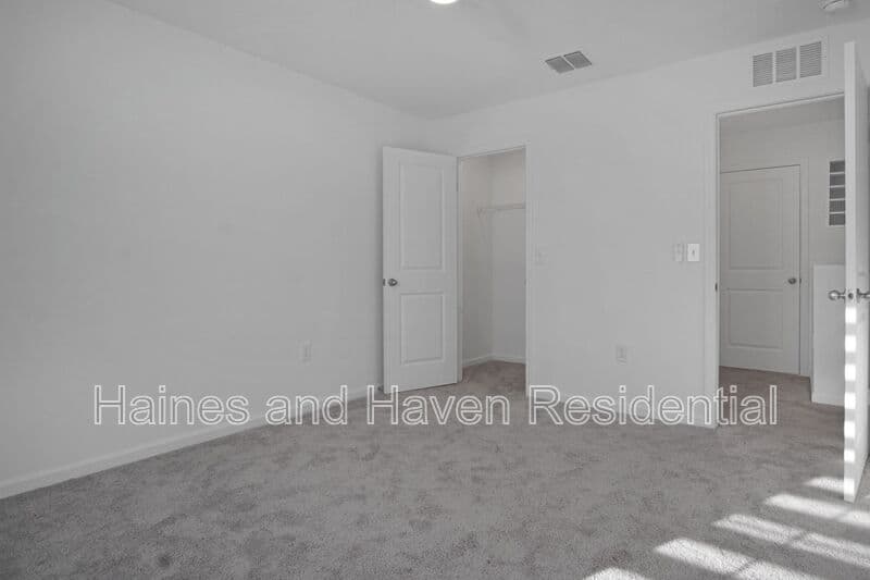 Lake Hamilton House: 2504 Peony Pl