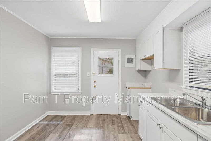 Savannah House: 5517 Emory Drive