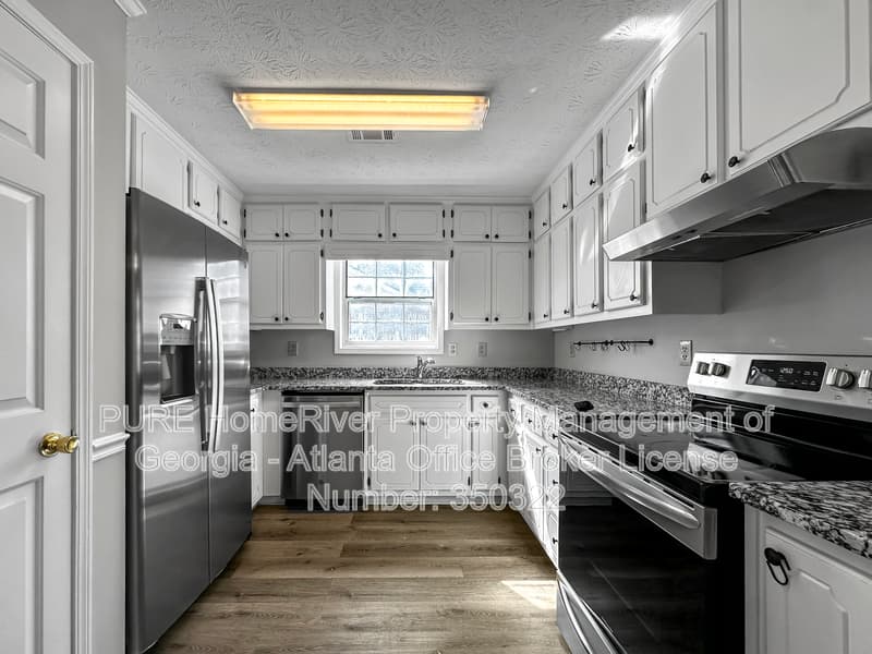Fayetteville House: 140 Landing Dr
