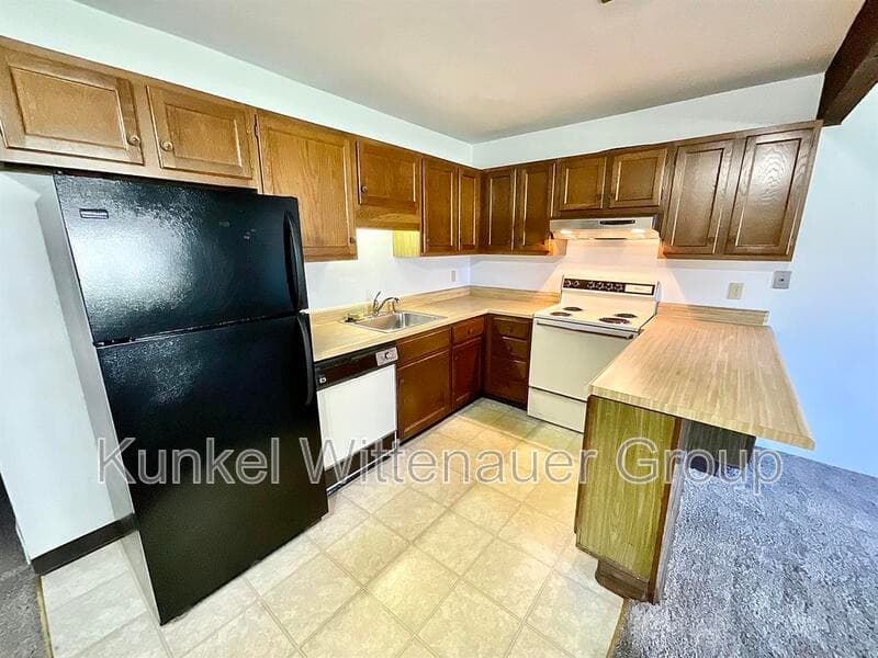 O'Fallon Condo: 445-7 Ponderosa Ave