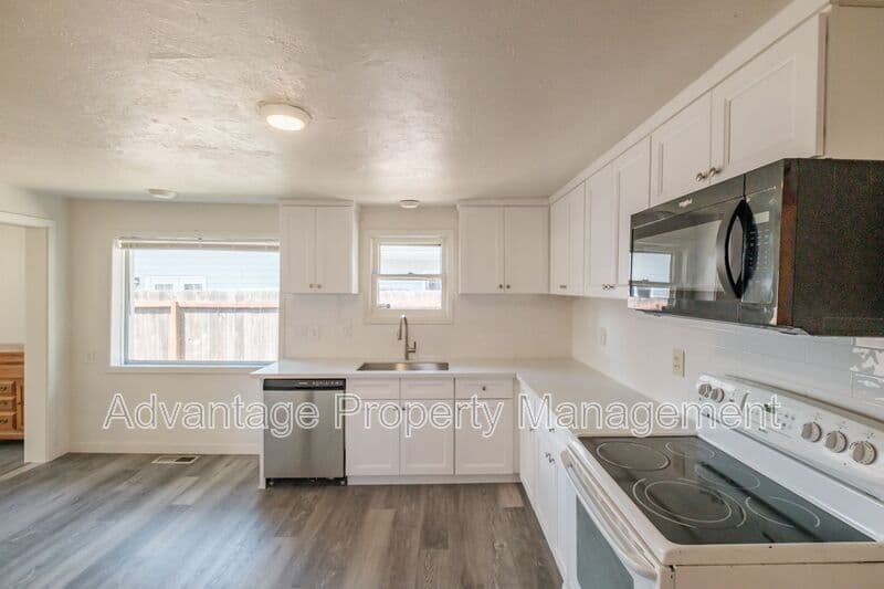 Albany House: 1915 5th Ave SE