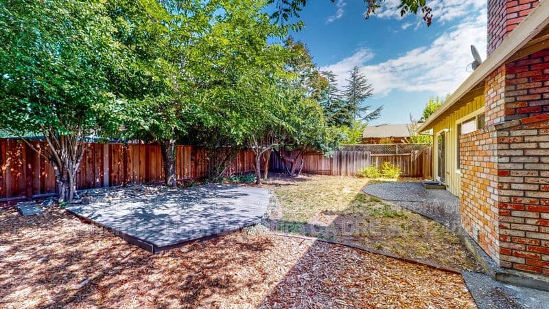 Santa Rosa House: 6123 Bridgewood Drive