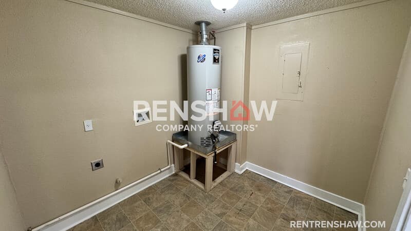 Memphis House: 822 Eyers Rd