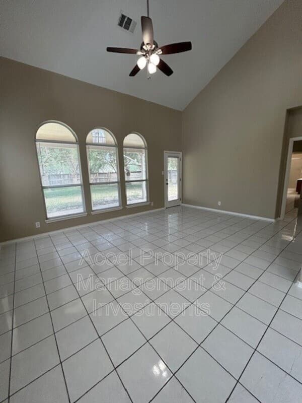Mission Condo: 4510 Santa Inez St