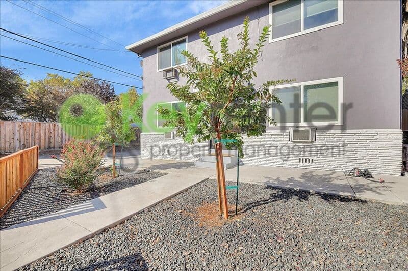 Sacramento House: 2714 San Fernando Way