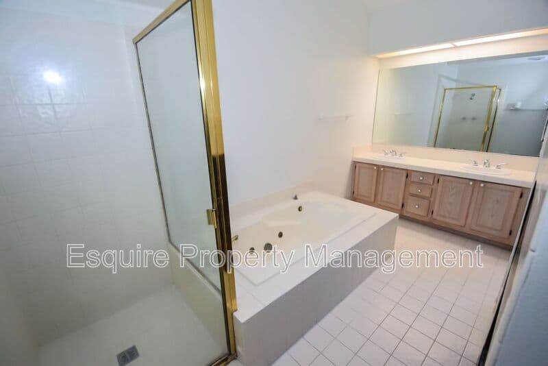 CAMARILLO House: 804 CALLE LOS GATOS