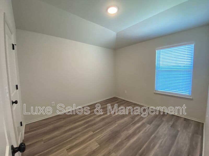 Okahoma City House: 8000 NW 110th Dr