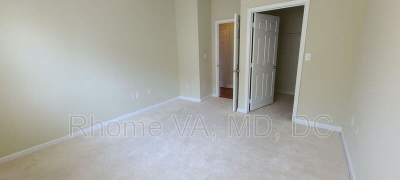 Herndon Condo: 12937 Centre Park Cir