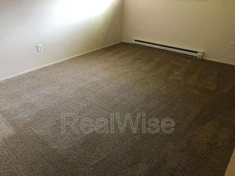 Portland Condo: 13435 SE Stark St