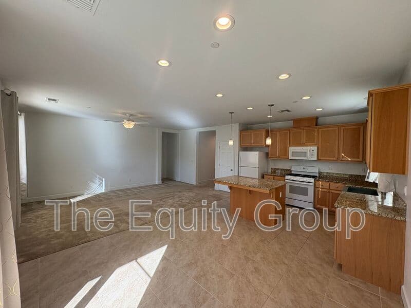 Visalia House: 3215 S Meadowbrook St