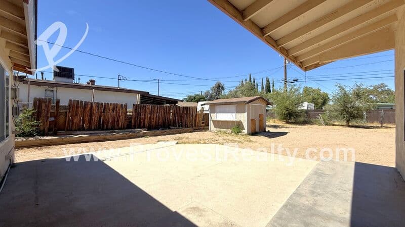 Hesperia House: 16352 Vine St