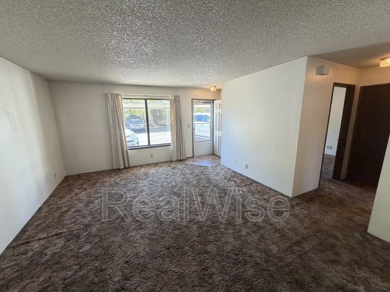 Grants Pass Condo: 832 NE D St
