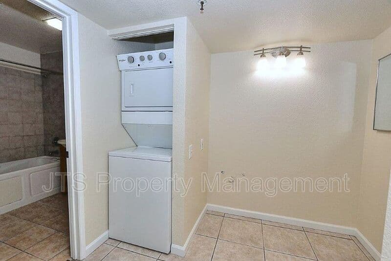 Sacramento Condo: 1019 Dornajo Way
