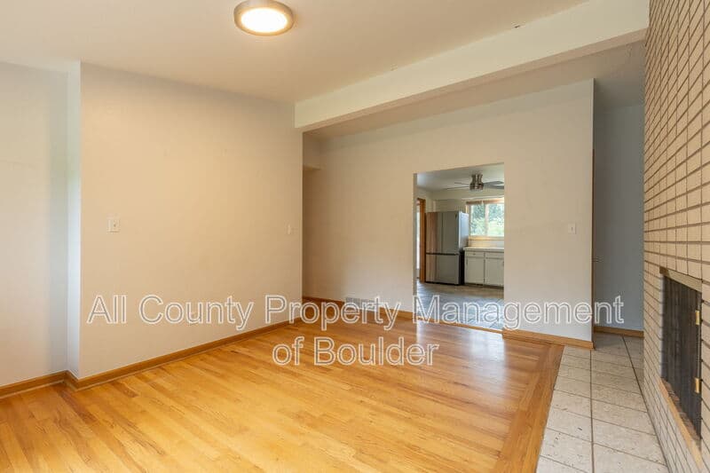 Boulder House: 4690 Sioux Dr