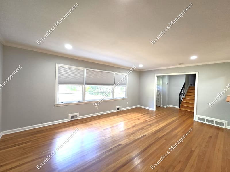 Decatur House: 2233 Leafmore Dr