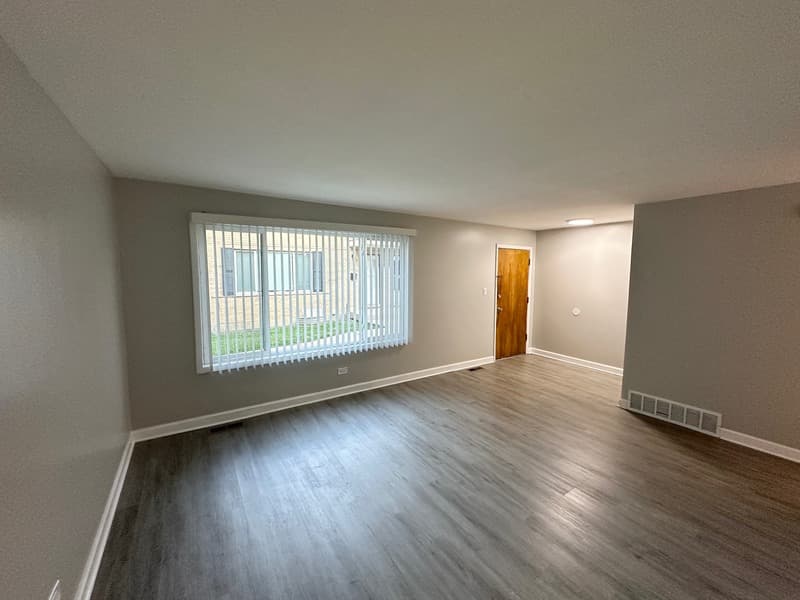 Wheaton Townhome: 1719 E Roosevelt Rd
