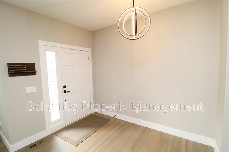 Cary House: 106 Kensbury Cir