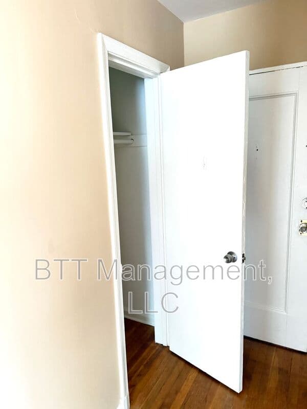 Brentwood Condo: 4013 38th St
