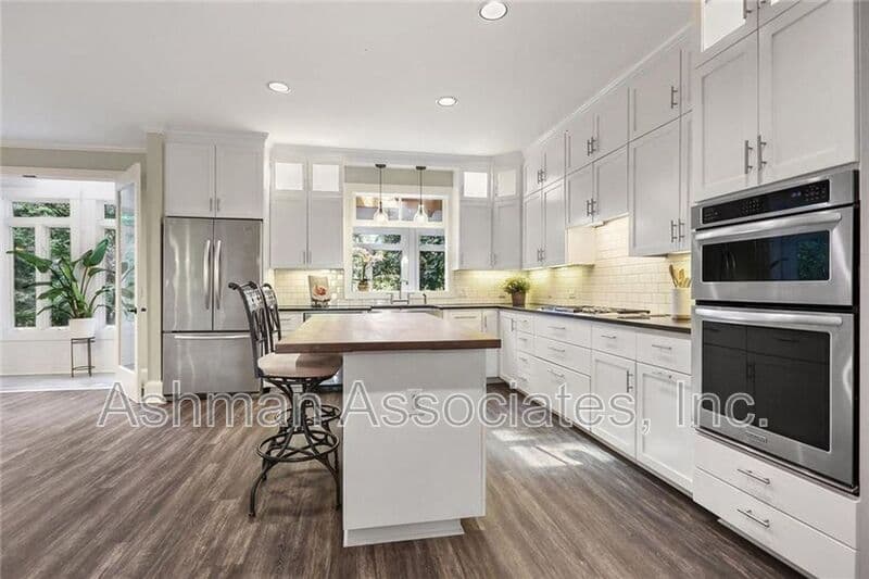 Atlanta House: 930 Manchester Place