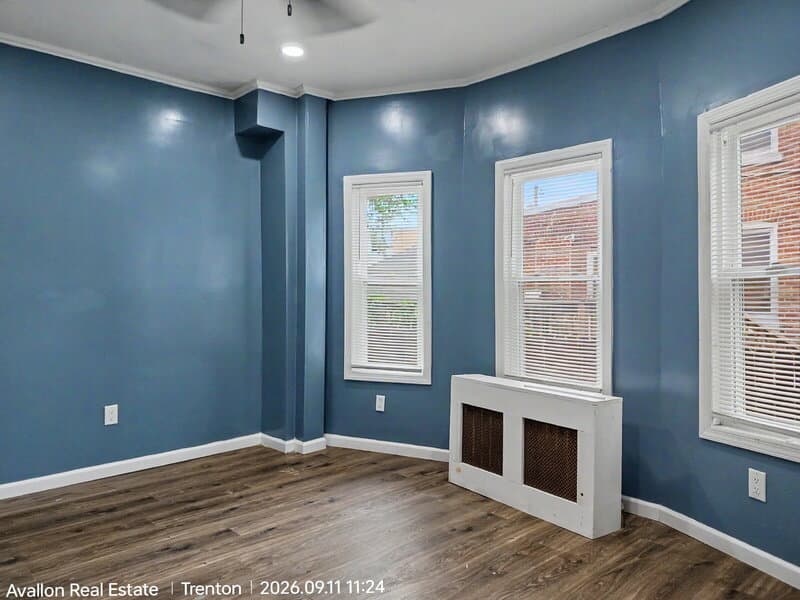 Hamilton House: 1275 Hamilton Avenue