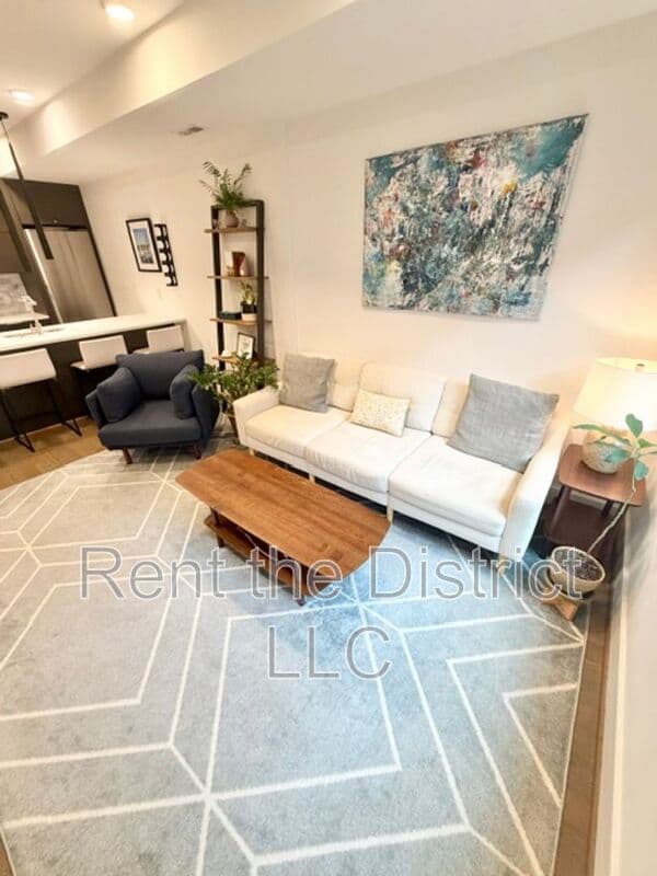 Washington Condo: 2615 University Place NW